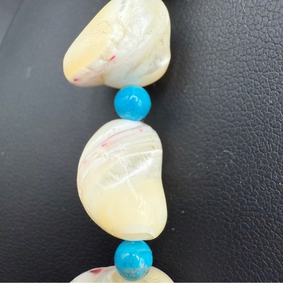 Elegant Vintage Cream Carved Shell and Turquoise Beaded Necklace - Picture 6 of 16